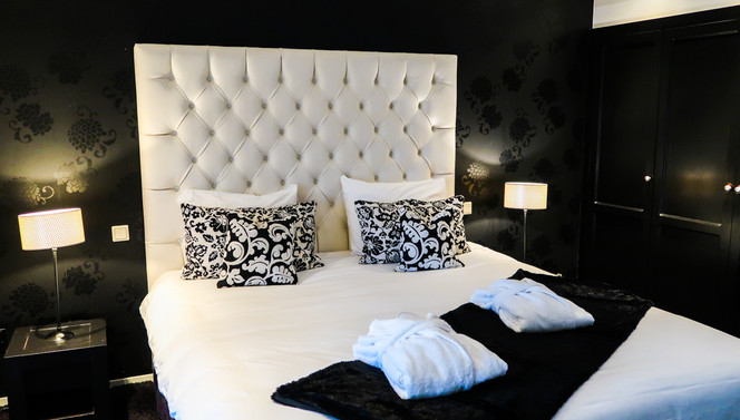 Bed Junior Suite Hotel Breukelen Suite Luxe room Kingsize bed